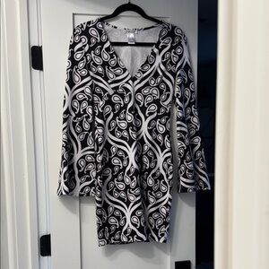 VENUS Black and White Patterned Tunic